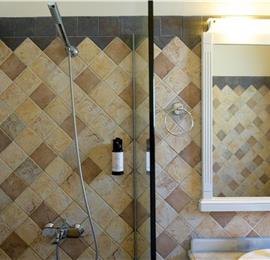 3 bedroom villa with heated pool in Kassiopi, Corfu, sleeps 6